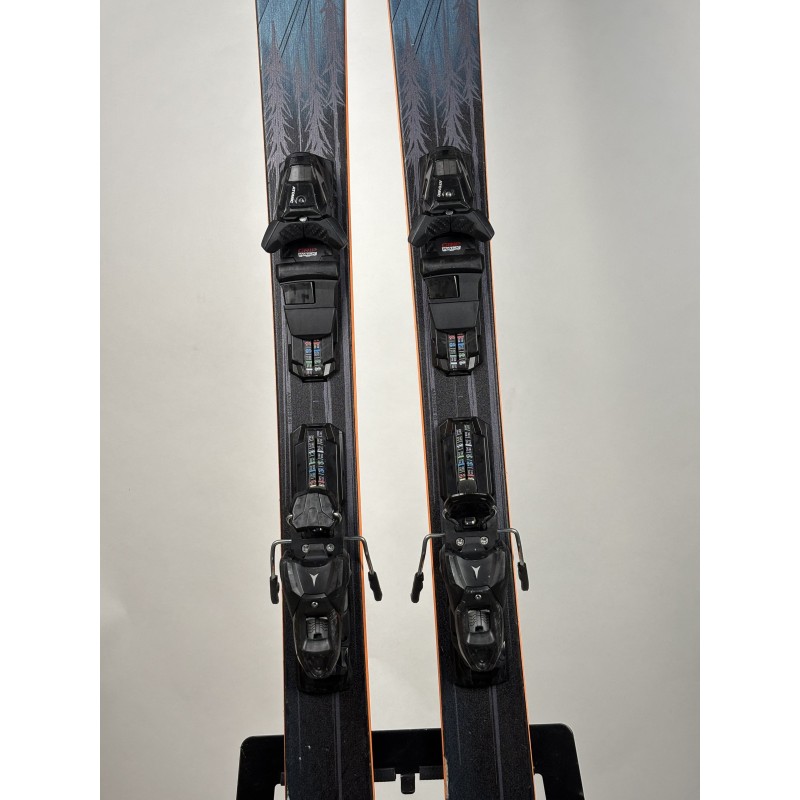 Atomic Maverick 86C R + M10 – Ski all-mountain expert polyvalent | Horizon Montagne - La Boîte à Skis